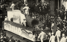 823149 Afbeelding van de reclamewagen De Hoorn des Overvloeds van de Lubro Brood- en Banketbakkerijen (Abel ...